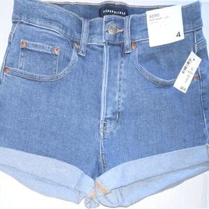 NWT Aeropostale mom short 3.5 in stretch size 4